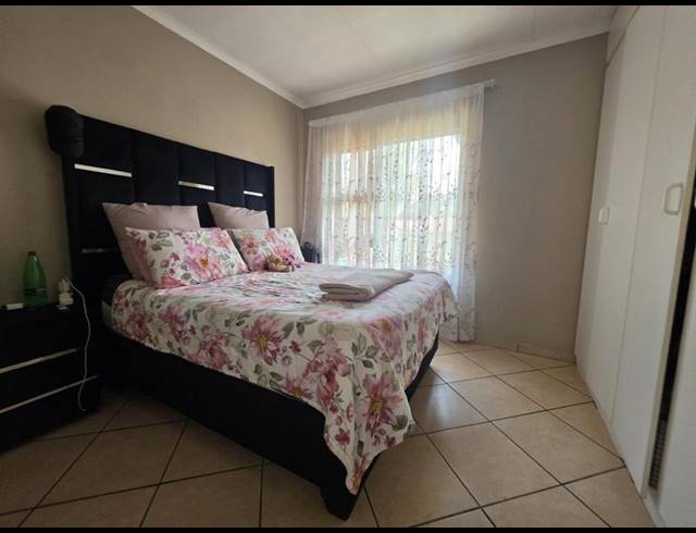 2 BEDROOM TOWNHOUSE FOR SALE IN GENL ALBERTS PARK